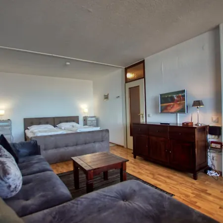 - Haus A, App 0a0703
